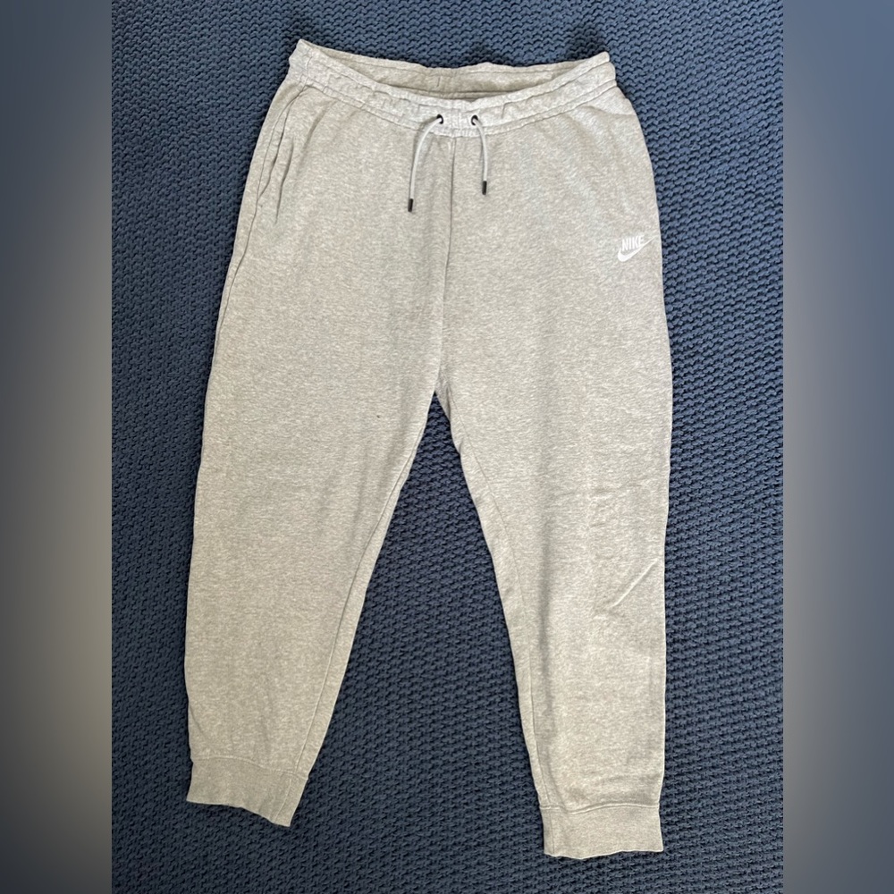 Nike light grey jogger. L.